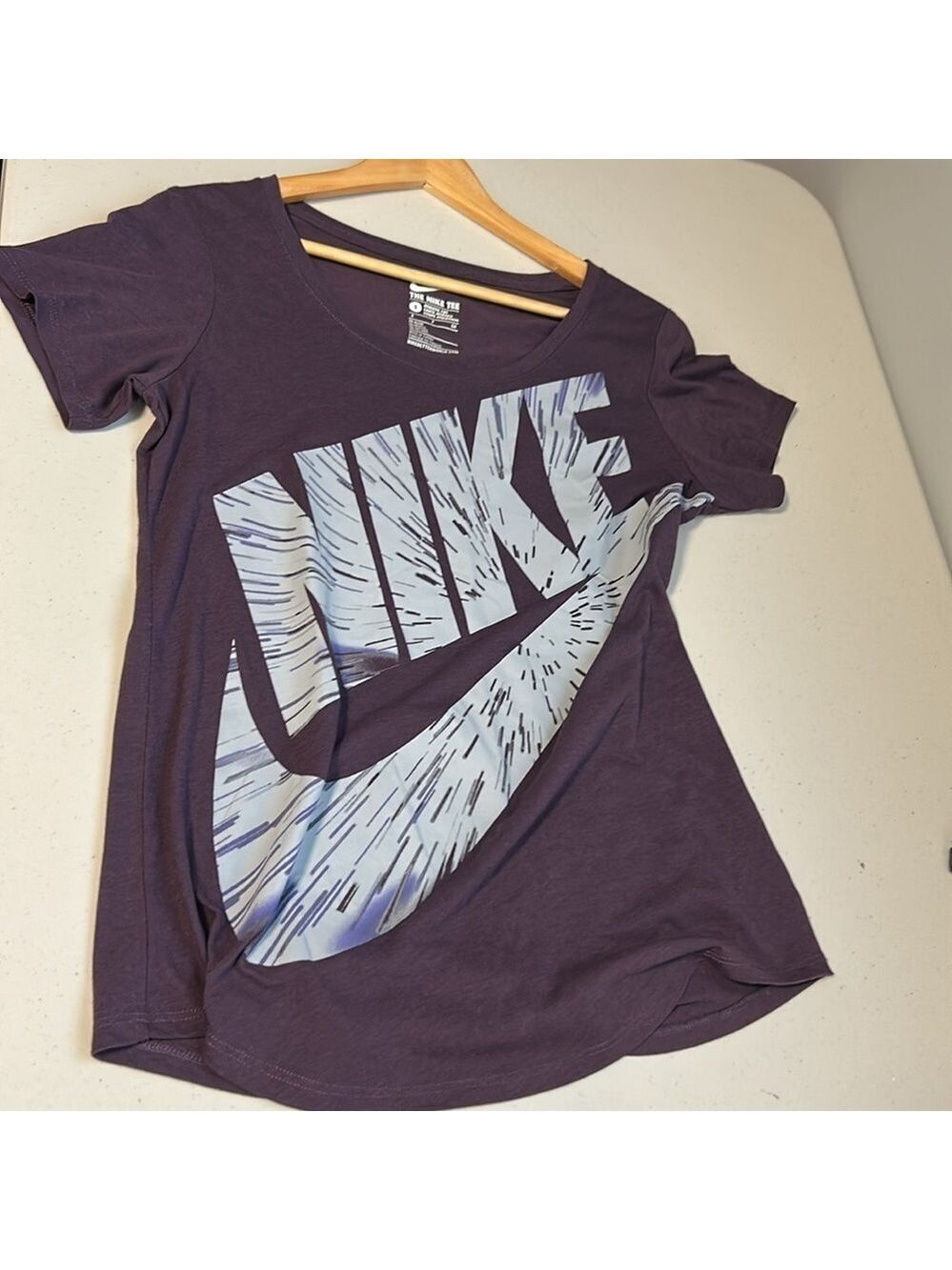 Nike Women's Graphic Tee - Picture 7 of 7